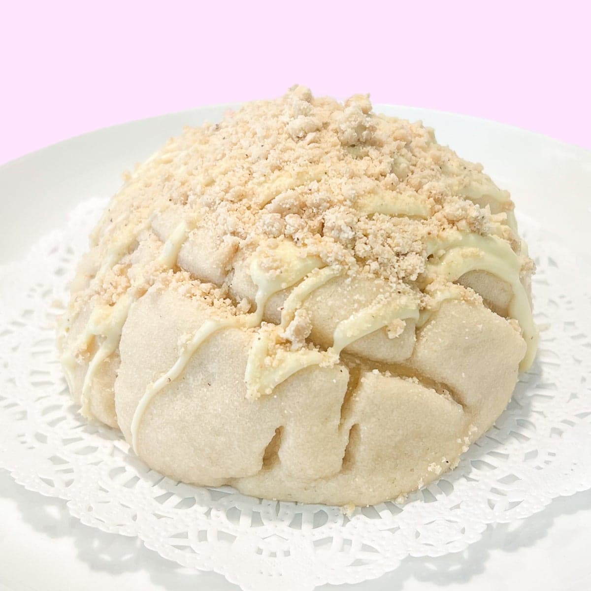 A concha crumbled over with peanut mazapan